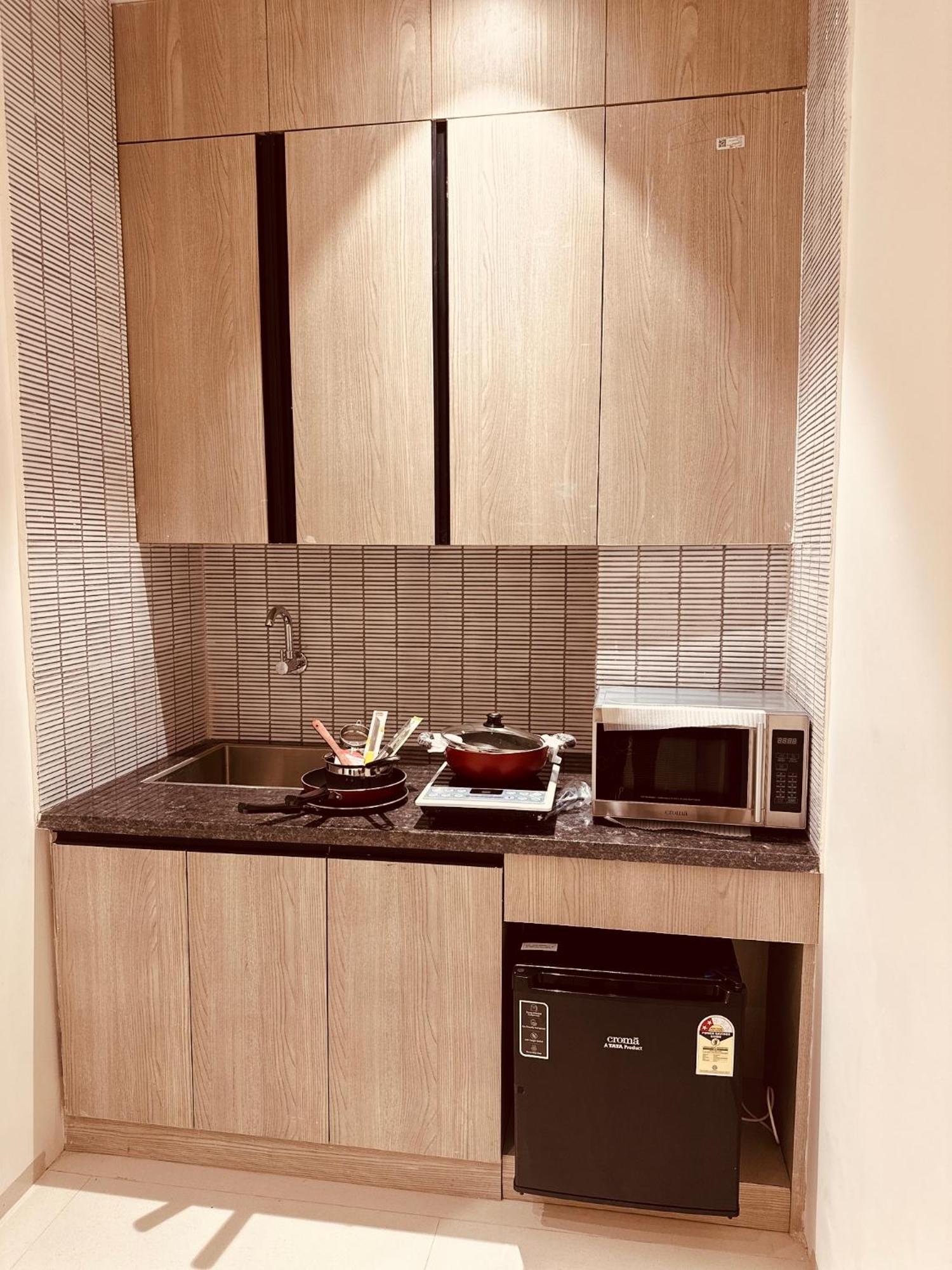 The Lodgers 2 Bhk Serviced Apartment Near Artemis Hospital Sector 57 Gurgaon - Nearest Metro Station Sector 54 Chowk Exterior foto