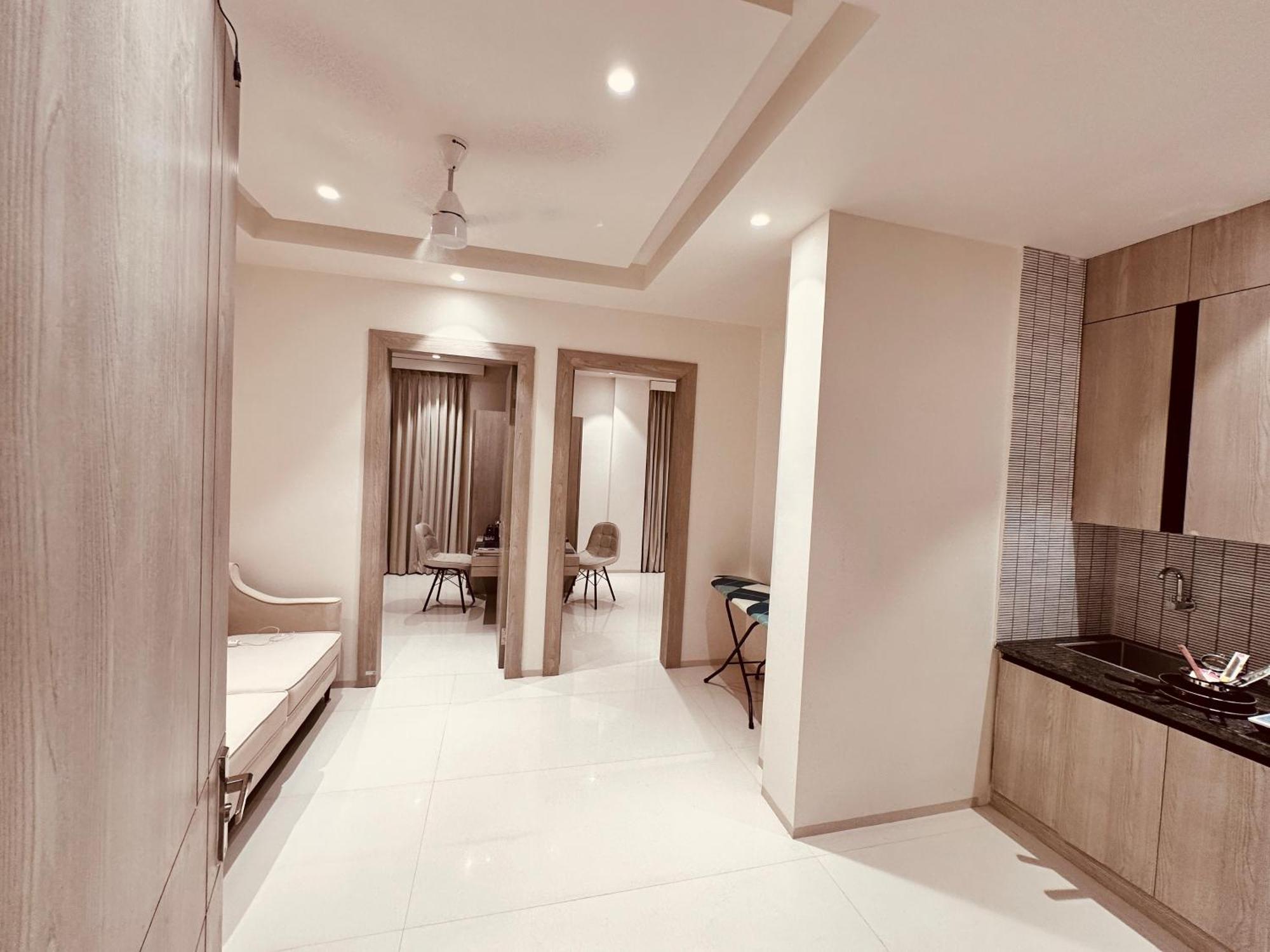 The Lodgers 2 Bhk Serviced Apartment Near Artemis Hospital Sector 57 Gurgaon - Nearest Metro Station Sector 54 Chowk Exterior foto