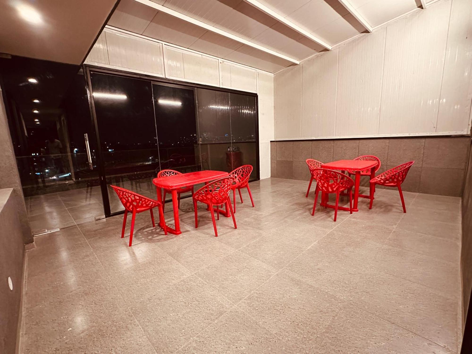 The Lodgers 2 Bhk Serviced Apartment Near Artemis Hospital Sector 57 Gurgaon - Nearest Metro Station Sector 54 Chowk Exterior foto